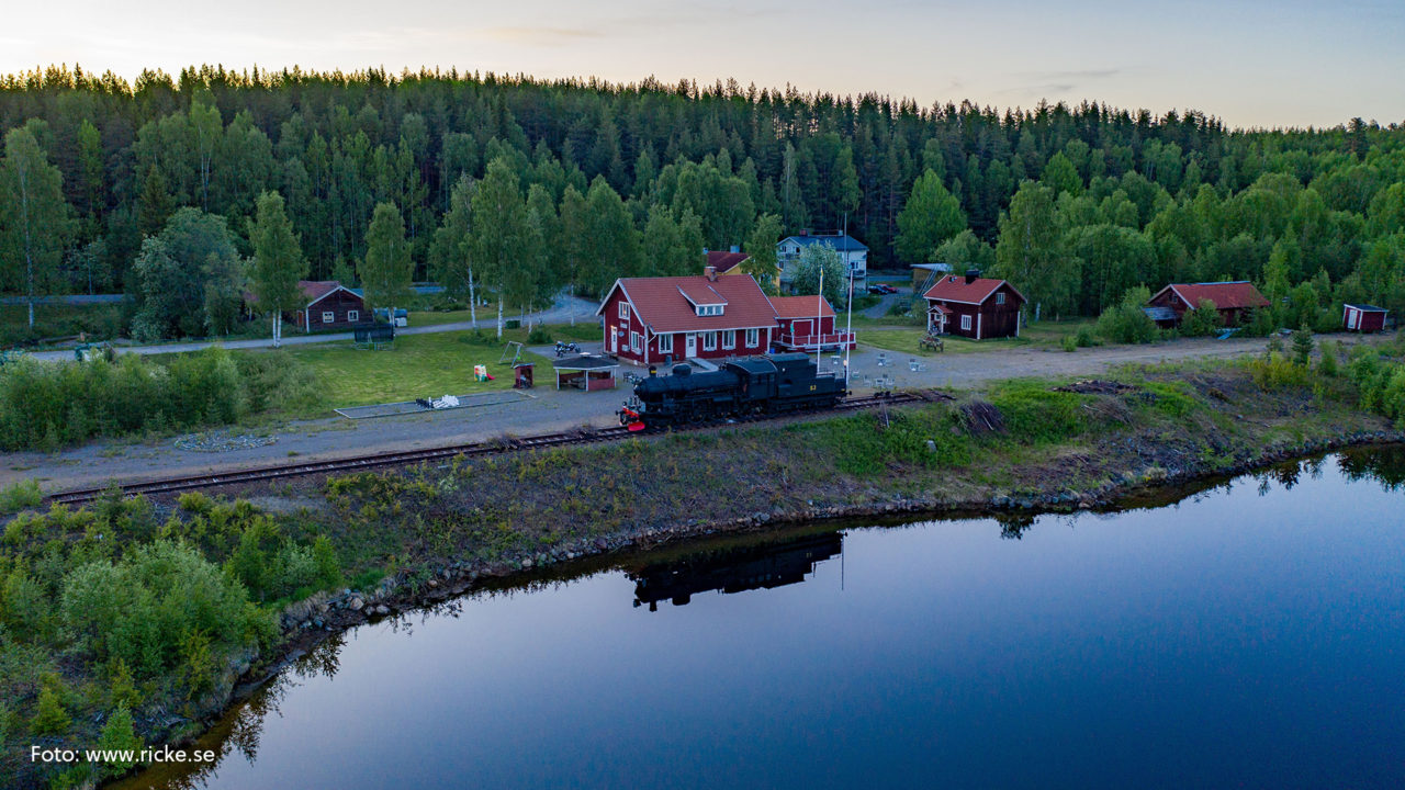 Drönarbild över Café ångloket i Kusfors.