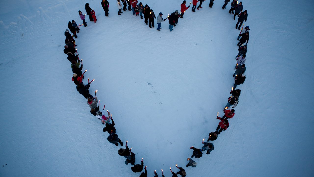 Hjärta format av människor. Foto: www.ricke.se