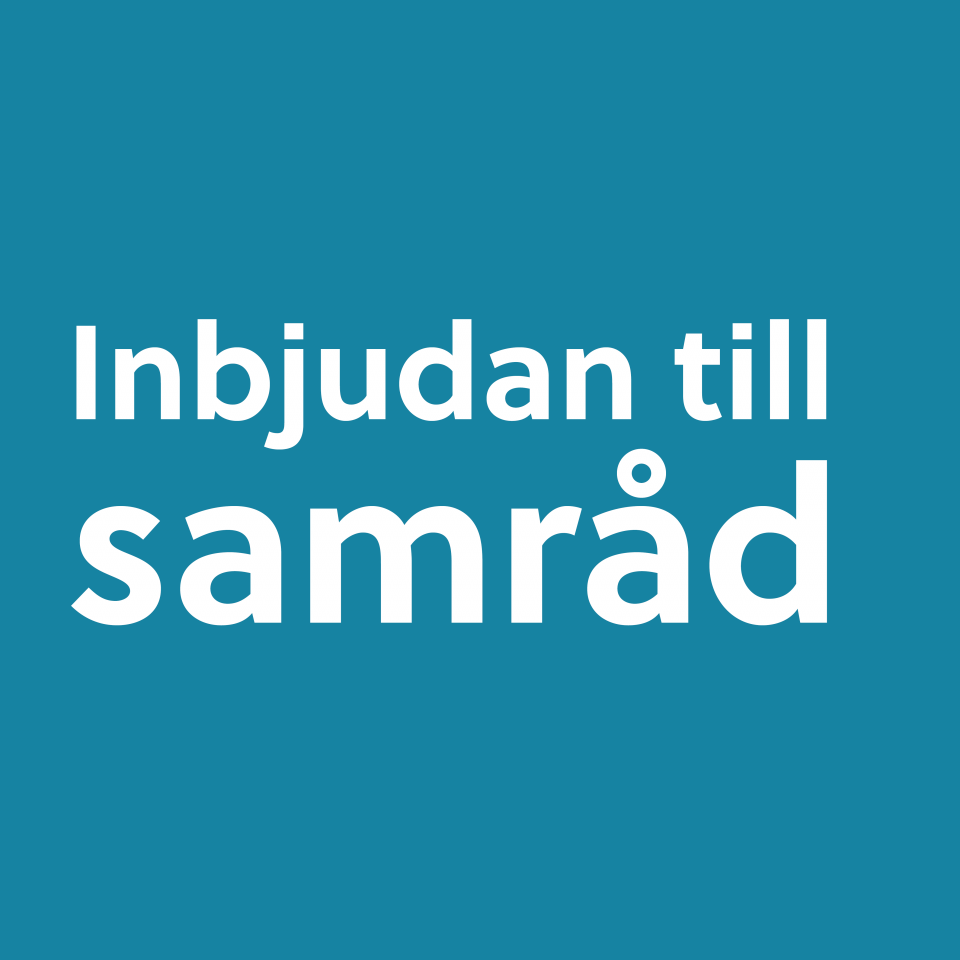 Blå bakgrund med vit text: Inbjudan till samråd