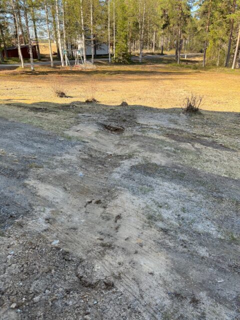 En tomt där vägen inte behöver jämnas ut på nytt.